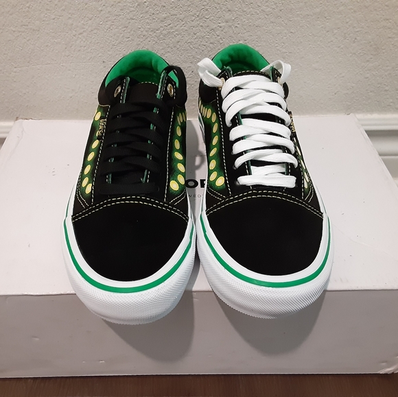 Vans - Picture 2 of 5